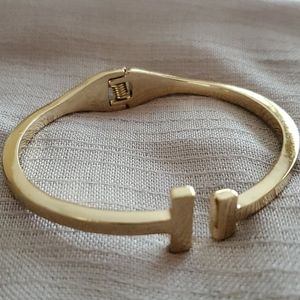 Light weight gold bar bracelet